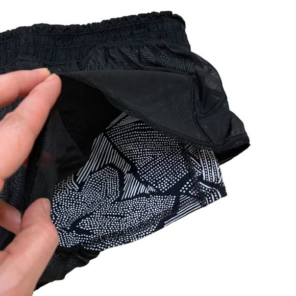 Lululemon Women's Size 6 City Sky Run By Short 2.5" Mesh Layer Dottie Tribe - Picture 8 of 8